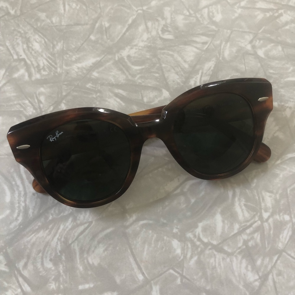 Ray-Ban Tortoise Shell Frame Sunglasses - Roundabout - Picture 6 of 8